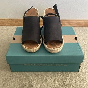 Tom’s Monica black oxford leather.